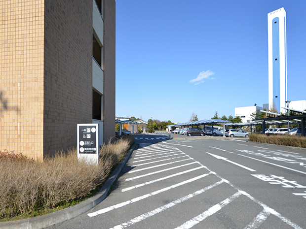 写真：駐車場